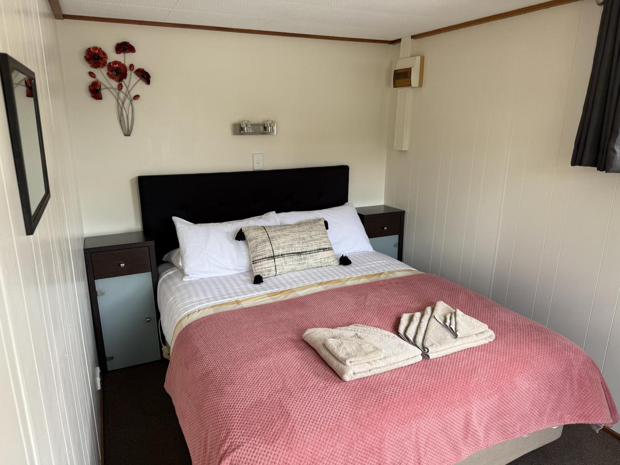 Picton'S Waikawa Bay Holiday Park Экстерьер фото